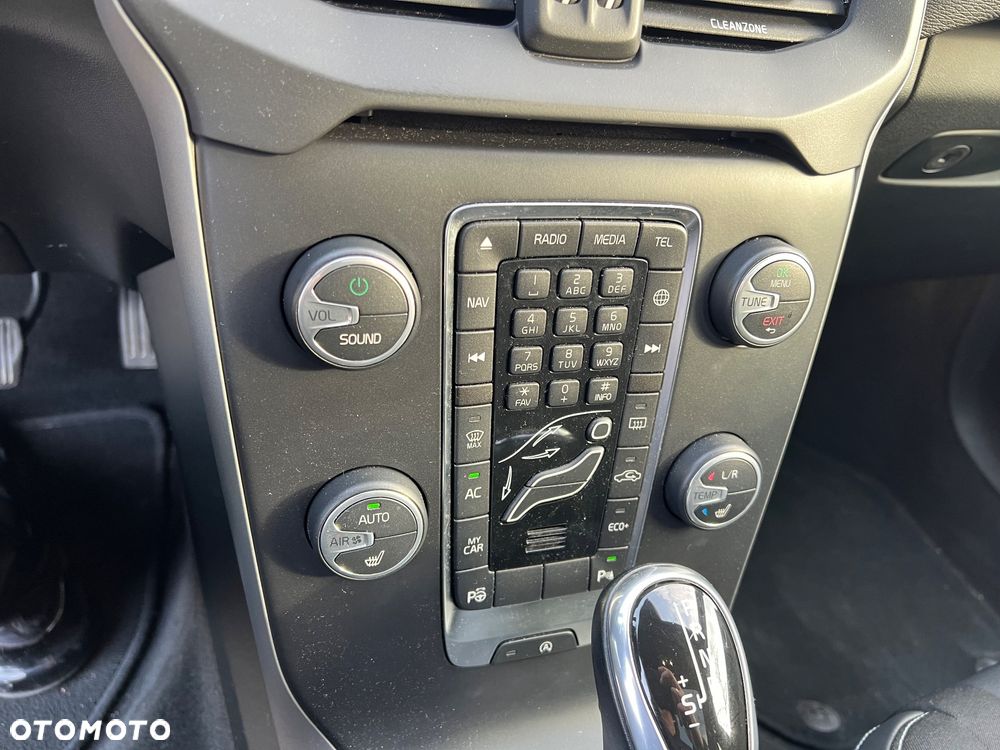 Volvo V40 D4 Drive-E Momentum - 17