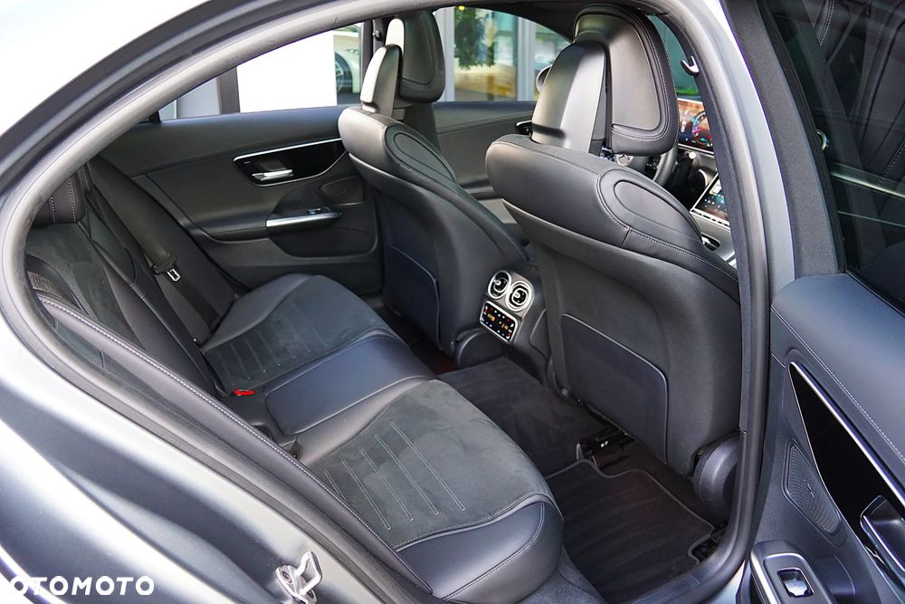 Mercedes-Benz Klasa C 300 mHEV 4-Matic AMG - 30