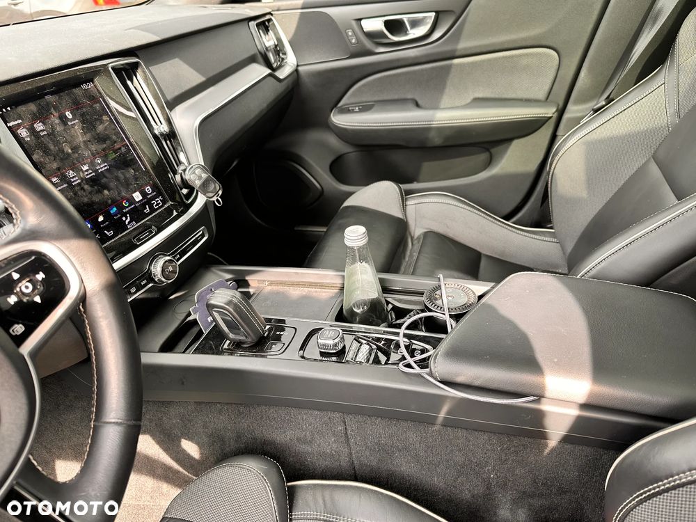 Volvo V60 B4 D R-Design - 27
