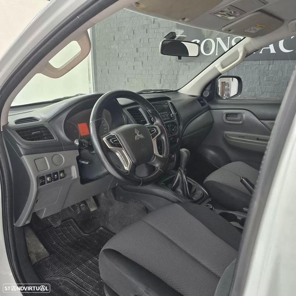 Mitsubishi L200 2.4 DI-D CD Invite 4WD - 11