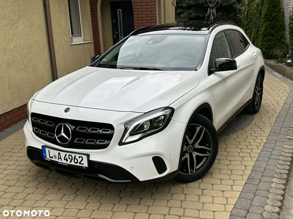 Mercedes-Benz GLA 200 7G-DCT Urban - 4