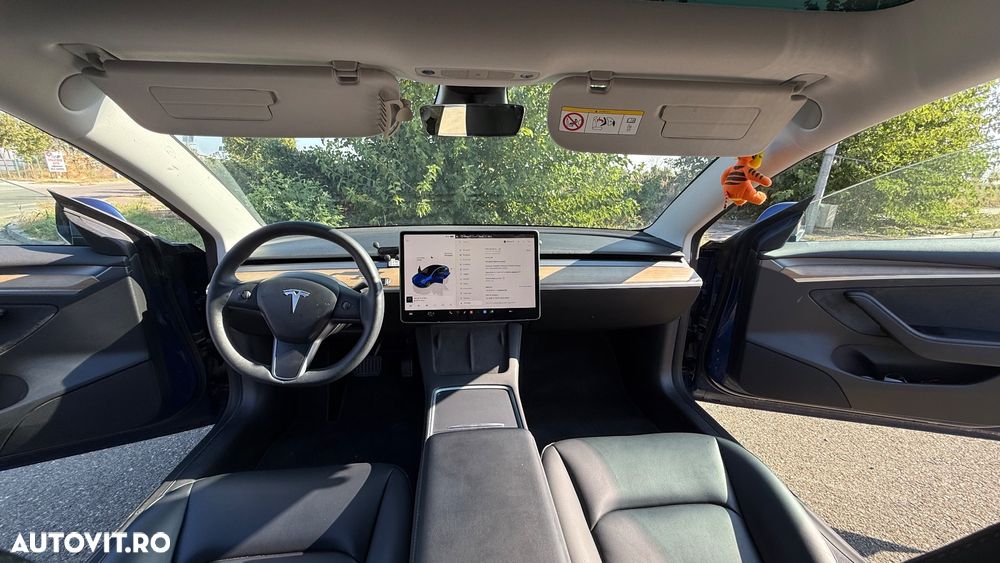 Tesla Model 3 - 11