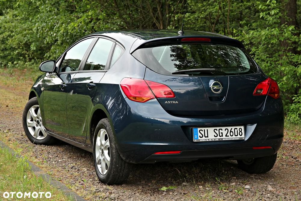 Opel Astra 1.6 - 12