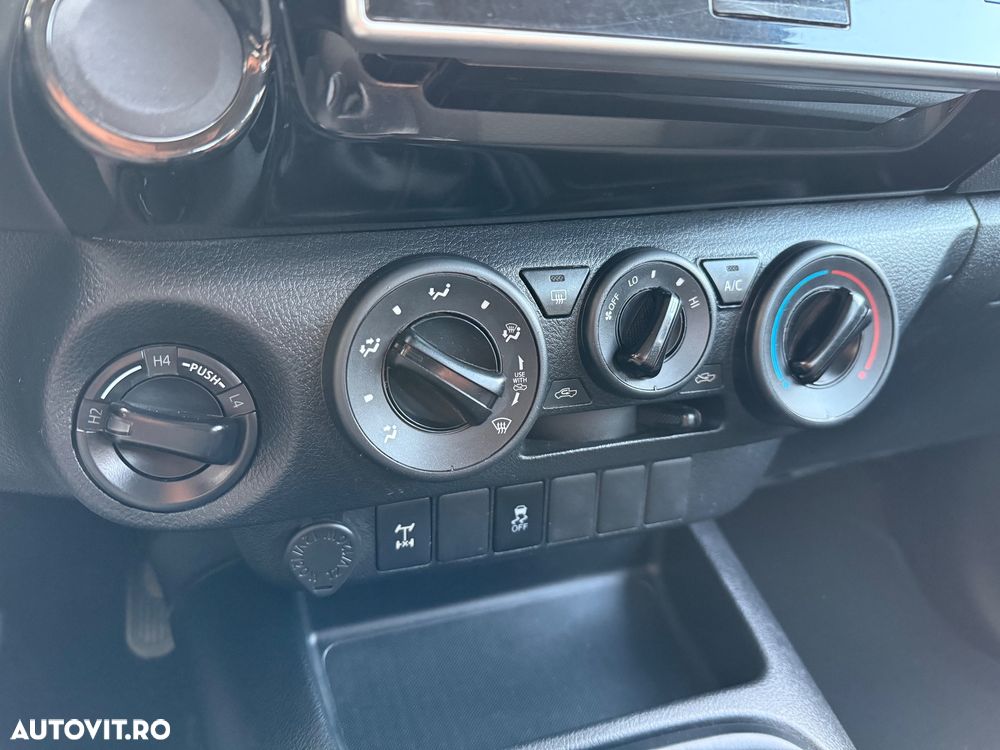 Toyota Hilux 2.4D 150CP 4x4 Double Cab 6MT Comfort - 8