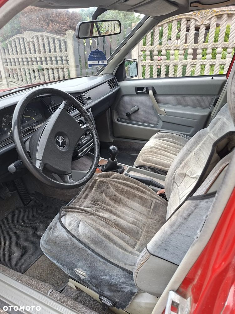 Mercedes-Benz W201 (190) - 12