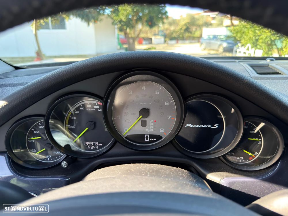Porsche Panamera S Hybrid J19 - 14