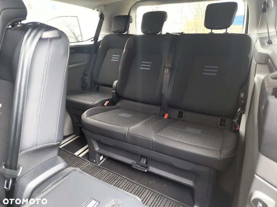 Ford Tourneo Custom - 11