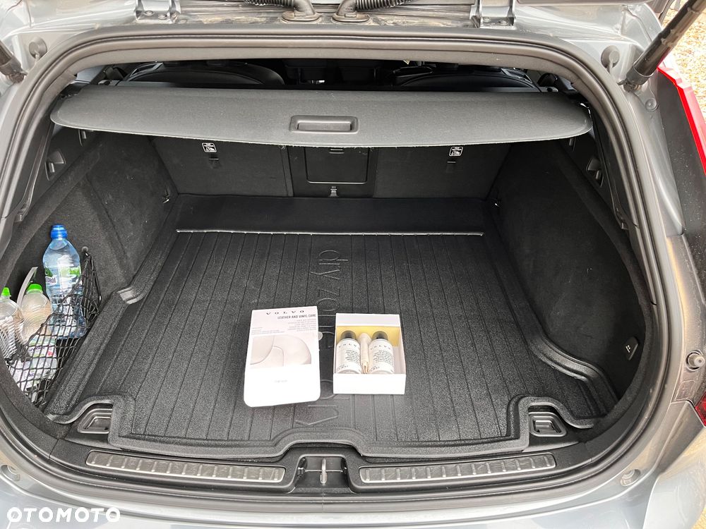 Volvo V60 B4 B R-Design - 24
