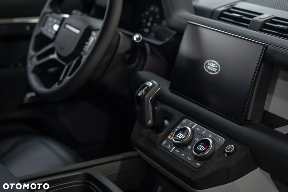 Land Rover Defender 3.0 D200 mHEV X-Dynamic HSE - 39