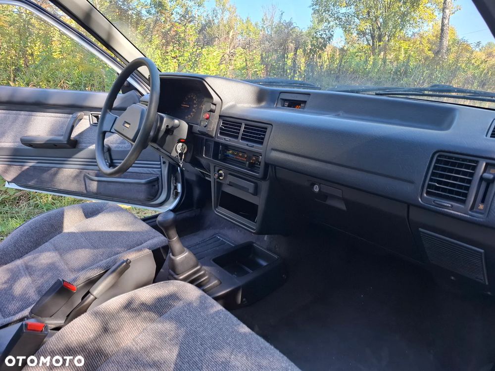 Mazda 323 - 30