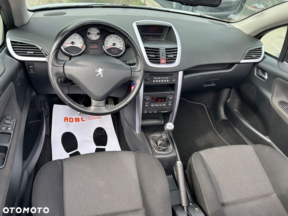 Peugeot 207 - 13