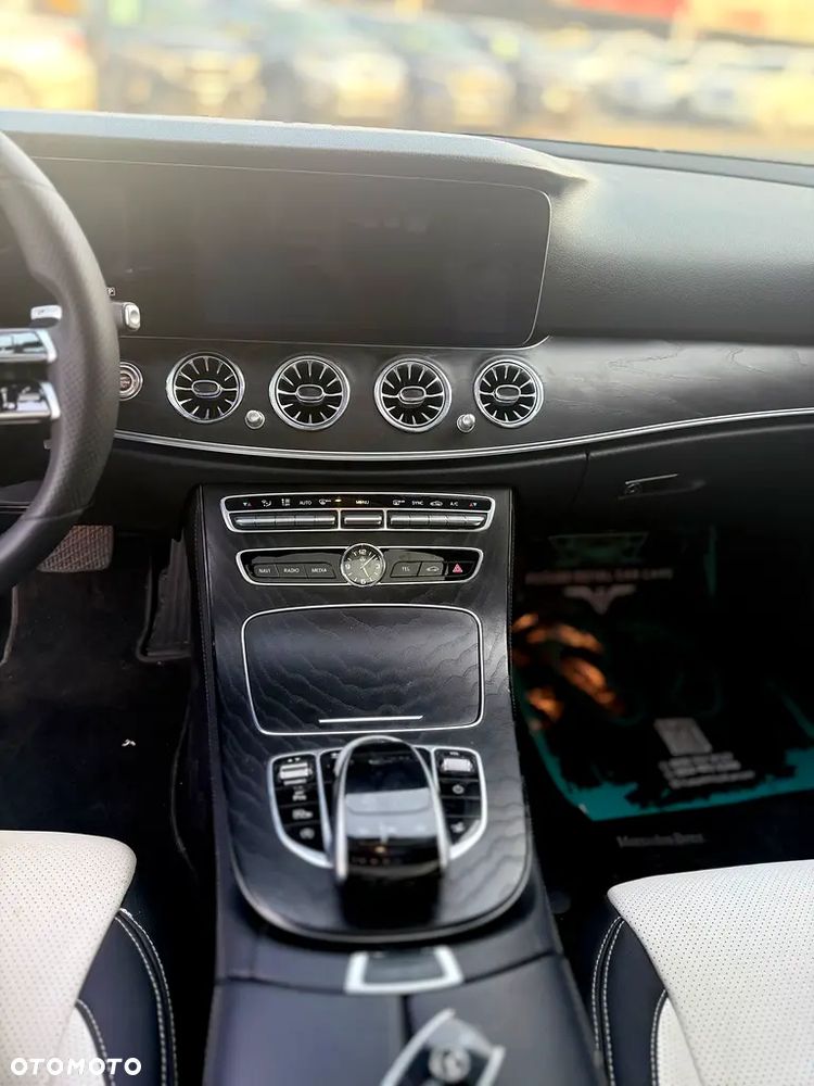 Mercedes-Benz Klasa E 300 9G-TRONIC AMG Line - 7