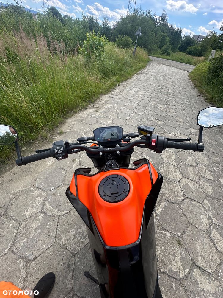 KTM DUKE 890 - 28
