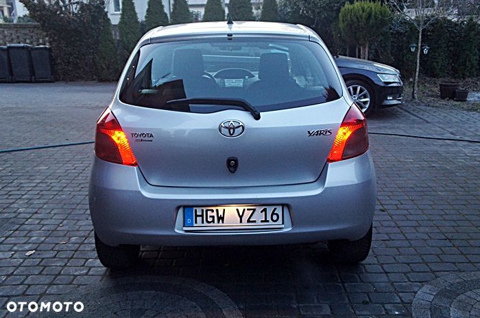 Toyota Yaris 1.3 VVT-i Luna - 23