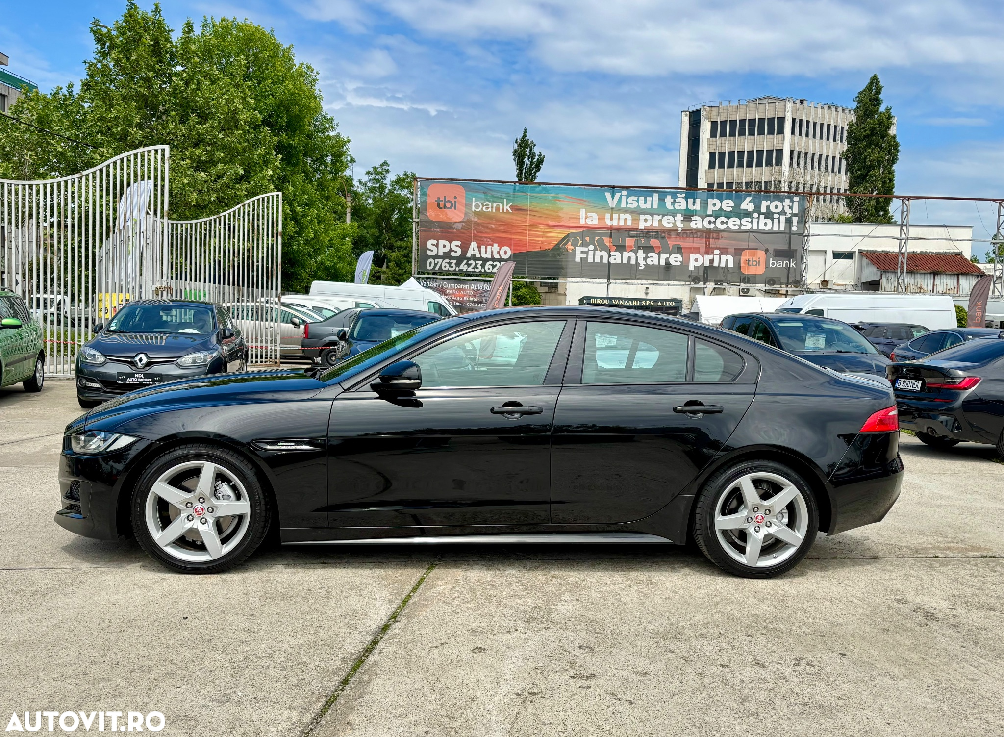 Jaguar XE 2.0 R-Sport - 10