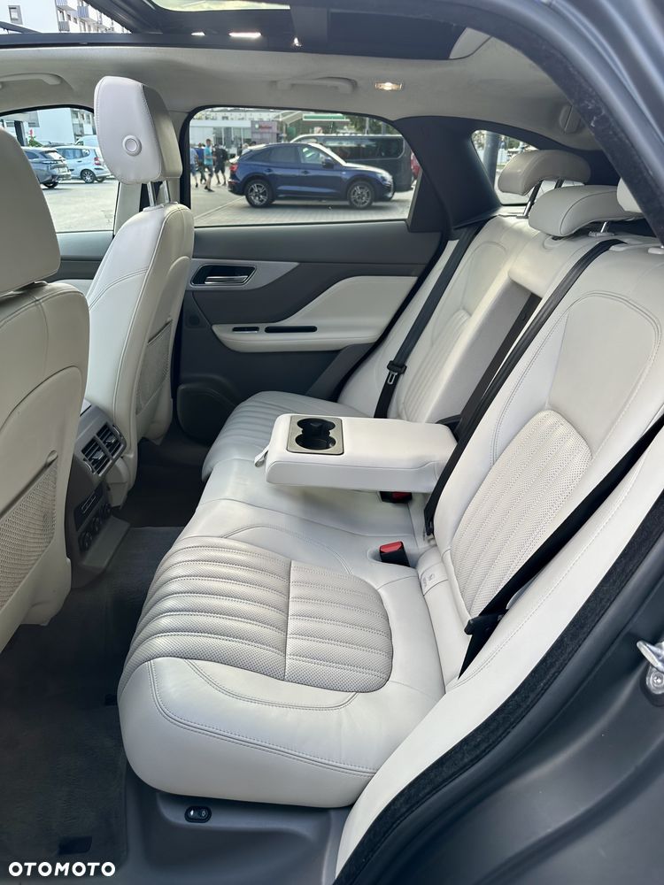 Jaguar F-Pace 2.0 i4D AWD Prestige - 12