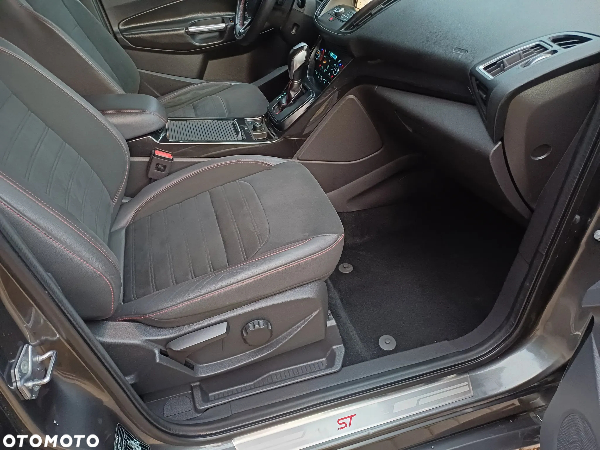 Ford Kuga 2.0 TDCi AWD ST-Line - 29