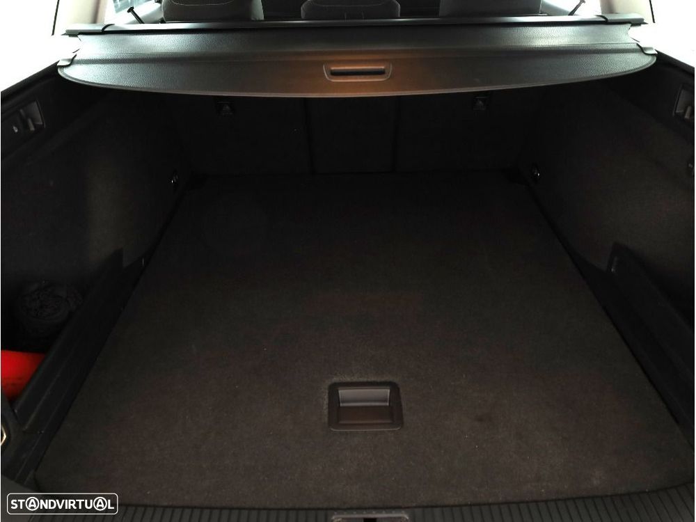 VW Passat Variant 1.6 TDI Business DSG - 16