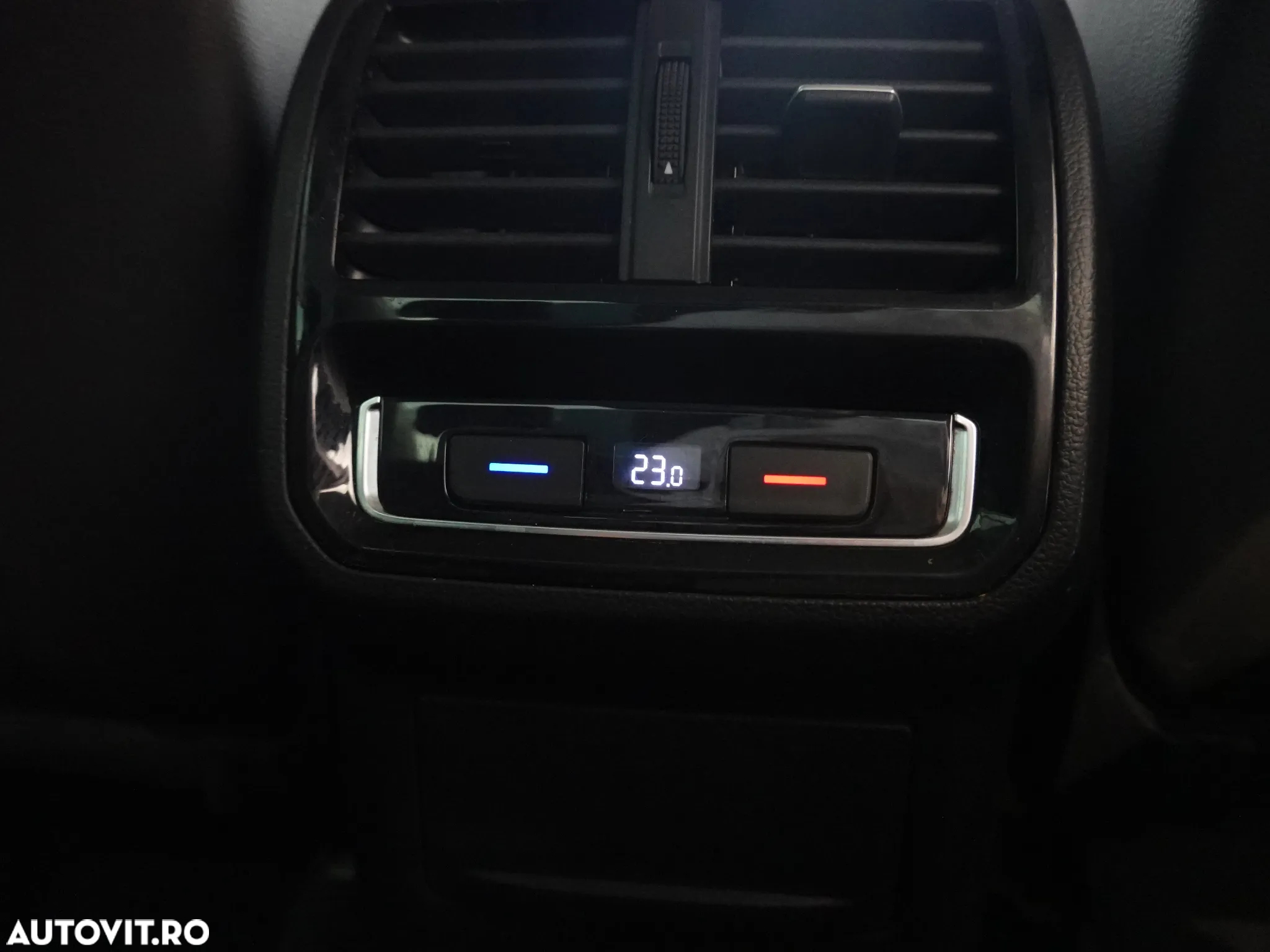 Volkswagen Passat Variant 2.0 TDI DSG Highline - 32