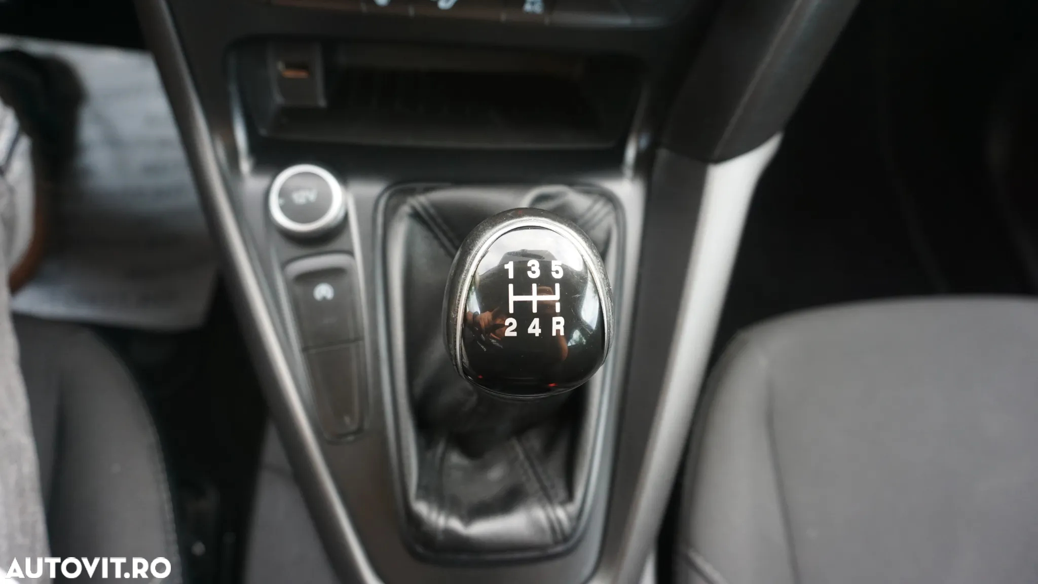 Ford Focus 1.0 EcoBoost Trend - 29