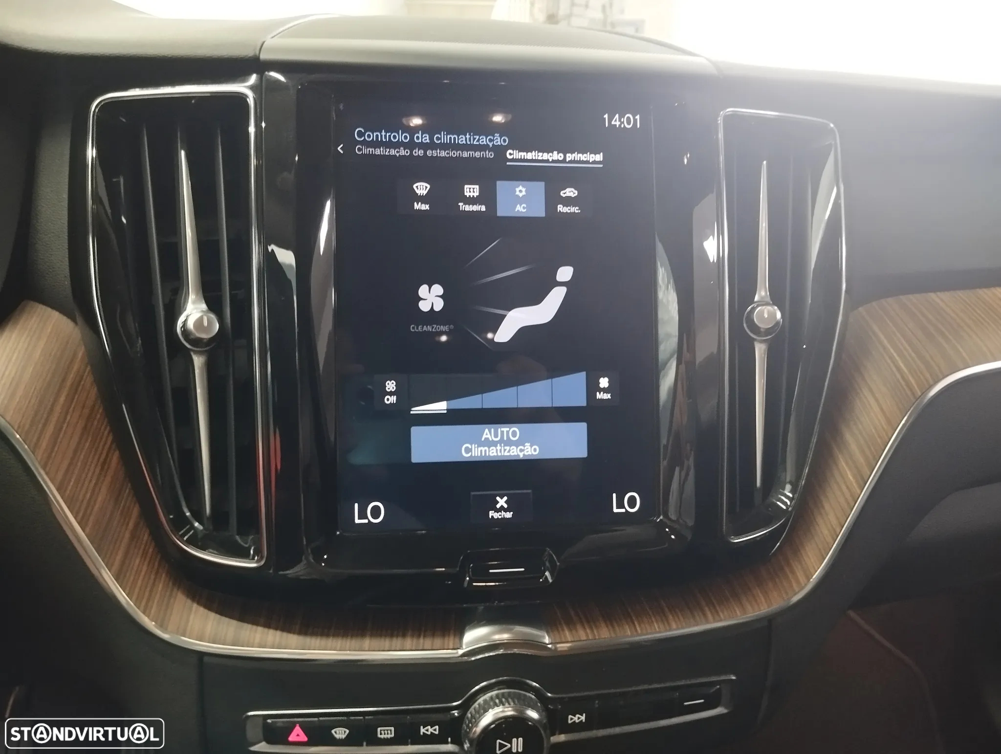Volvo XC 60 2.0 D3 Momentum Plus - 29