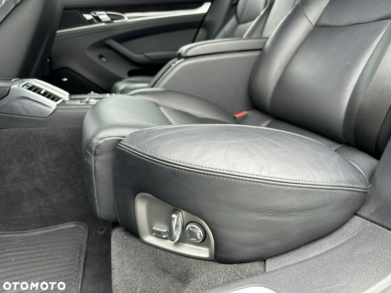 Porsche Panamera Turbo Executive - 28