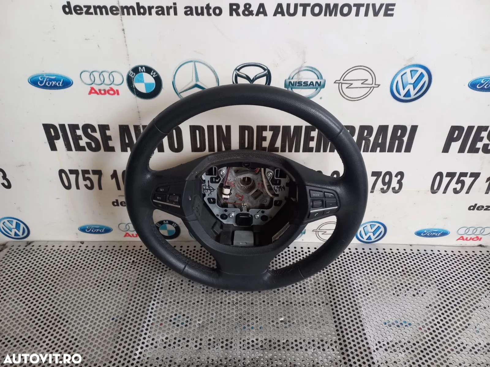 Volan Din Piele Cu Comenzi Bmw F10 F11 F07 F01 F02 F03 In 3 Spite Stare Foarte Buna Cod - 2