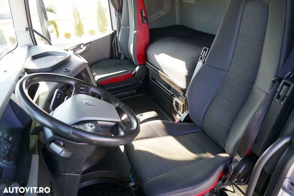 Volvo FH 460 / 7.3 M CORTINĂ / MEGA / I-PARK COOL / PUNTE RIDICABILĂ ȘI DIRECȚIE / PODEA REZISTENTĂ / - 24