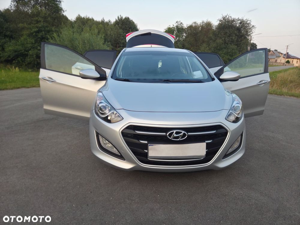 Hyundai i30 1.4 Family+ - 23