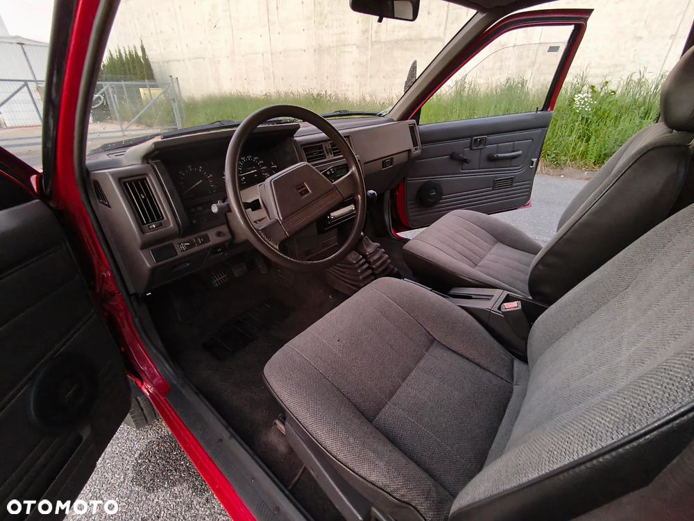 Nissan Pickup - 19