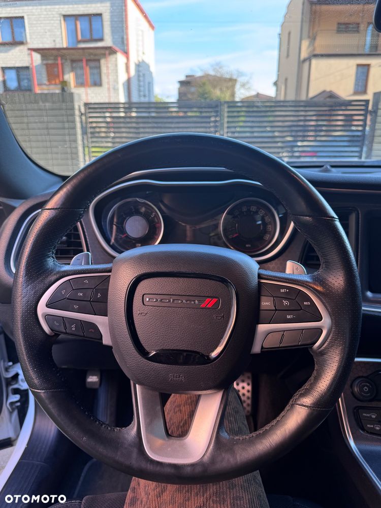 Dodge Challenger - 4
