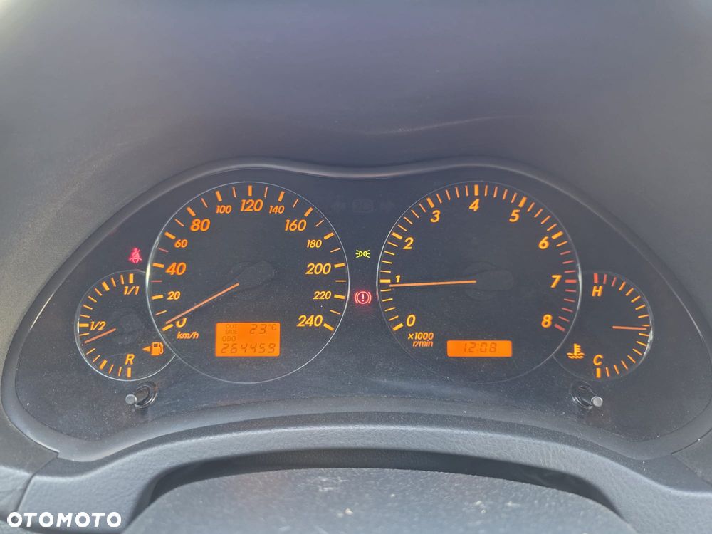 Toyota Avensis 2.0 VVT-i High - 14