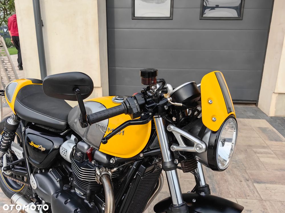 Triumph Bonneville - 11