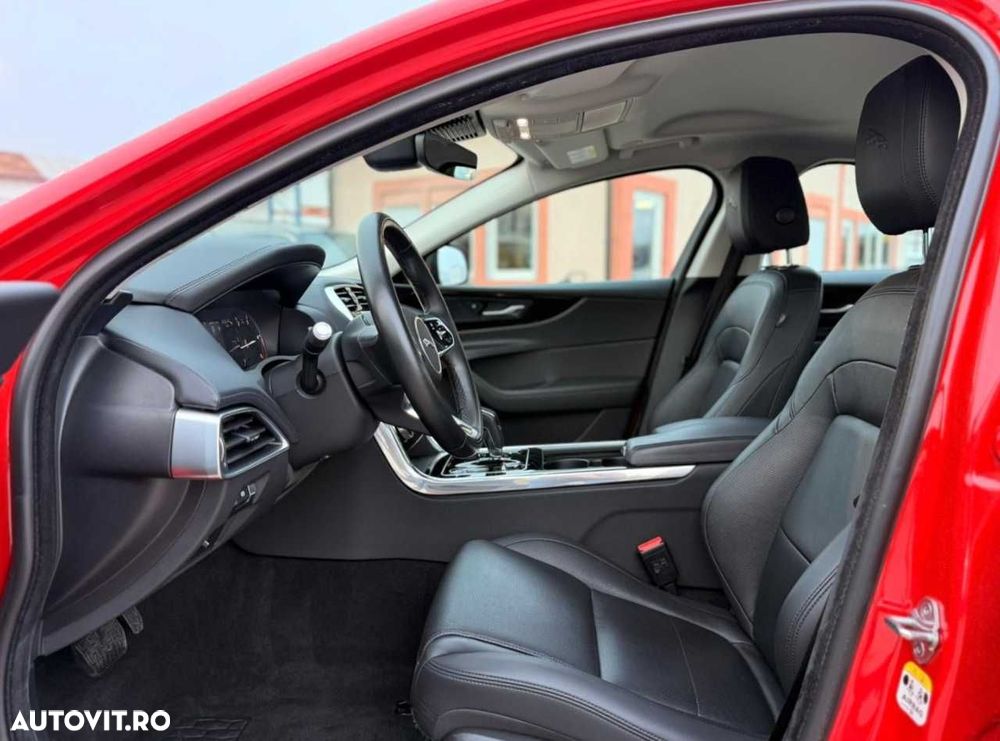 Jaguar XE D200 RWD MHEV R-Dynamic S - 16