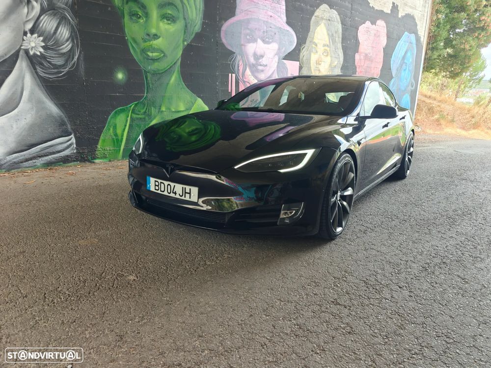 Tesla Model S - 3