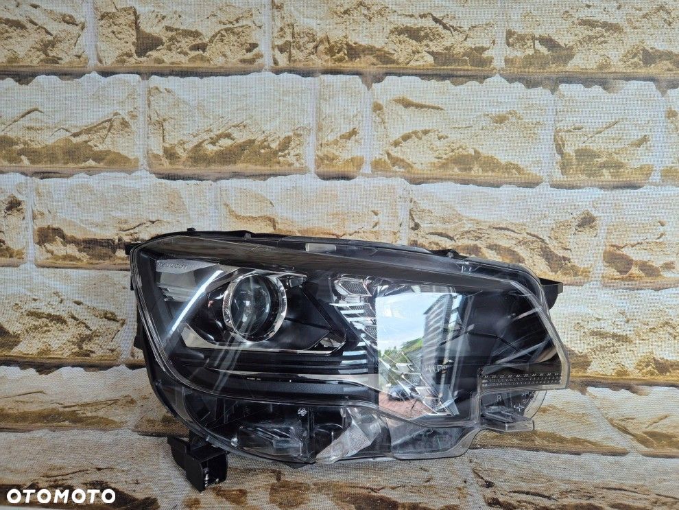 Reflektor Przód strona prawa Peugeot Partner III 90146218 rifter