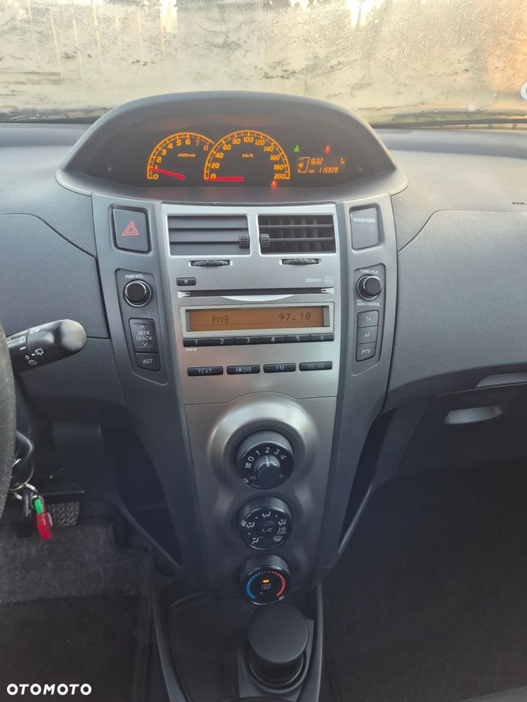 Toyota Yaris 1.33 VVT-i Executive - 13