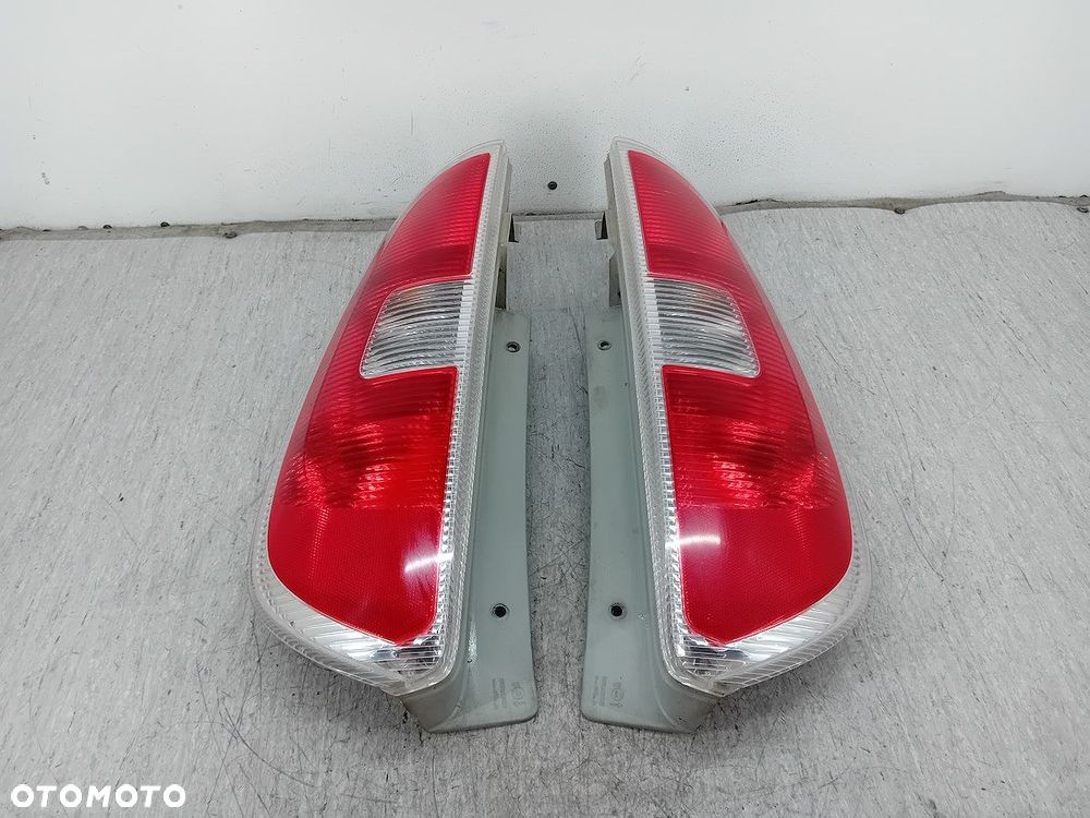 LAMPY TYŁ KOMPLET SKODA PRAKTIK 5J7945095  5J7945096 - 1