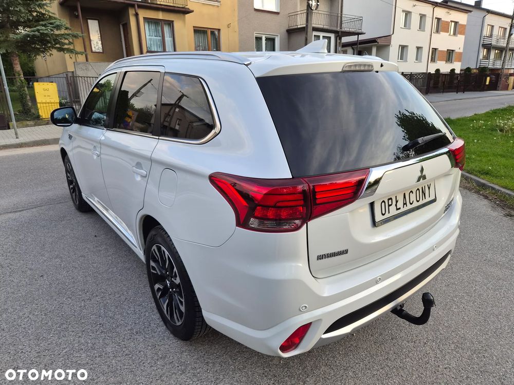 Mitsubishi Outlander - 2