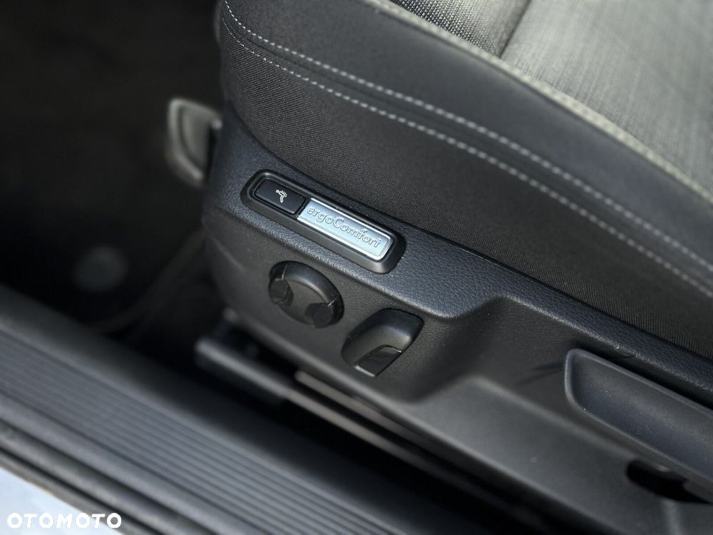 Volkswagen Passat Variant 2.0 TDI EVO Business - 14