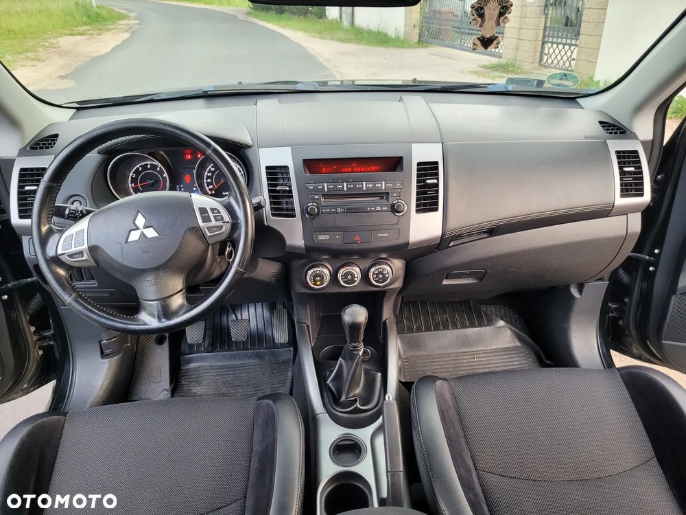 Mitsubishi Outlander 2.0 Invite 2WD - 8