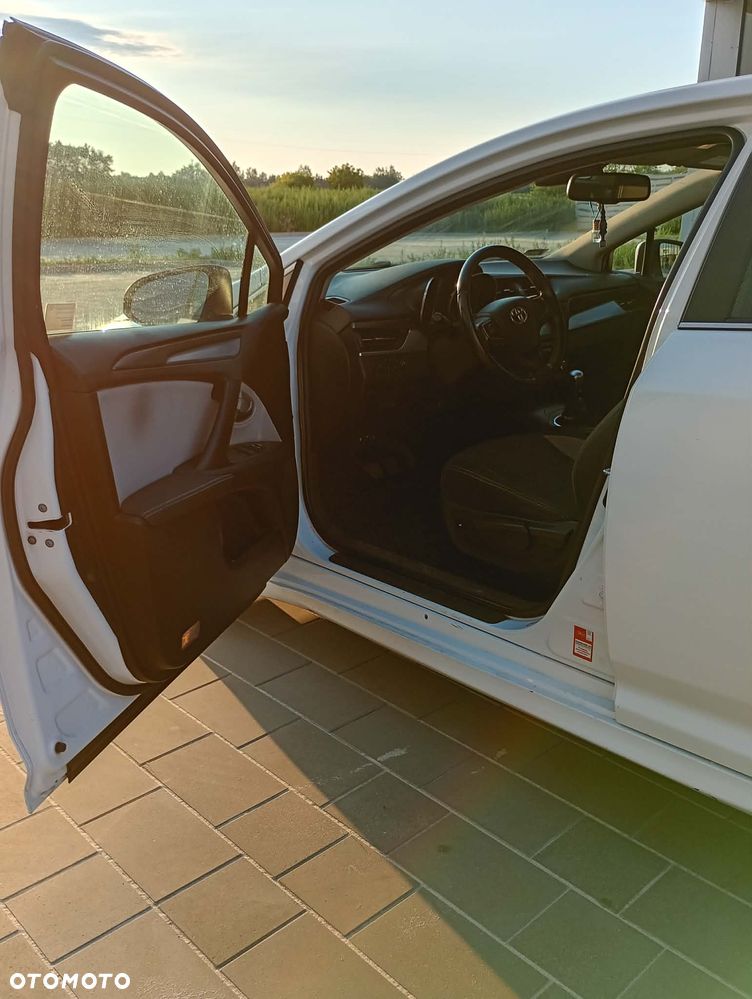 Toyota Avensis - 5
