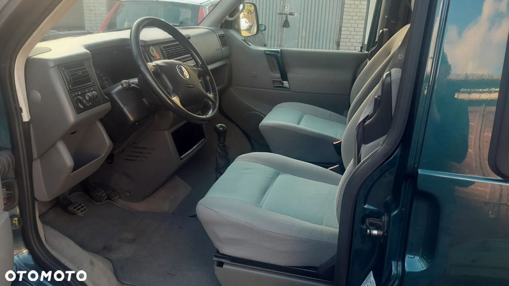 Volkswagen Multivan - 31