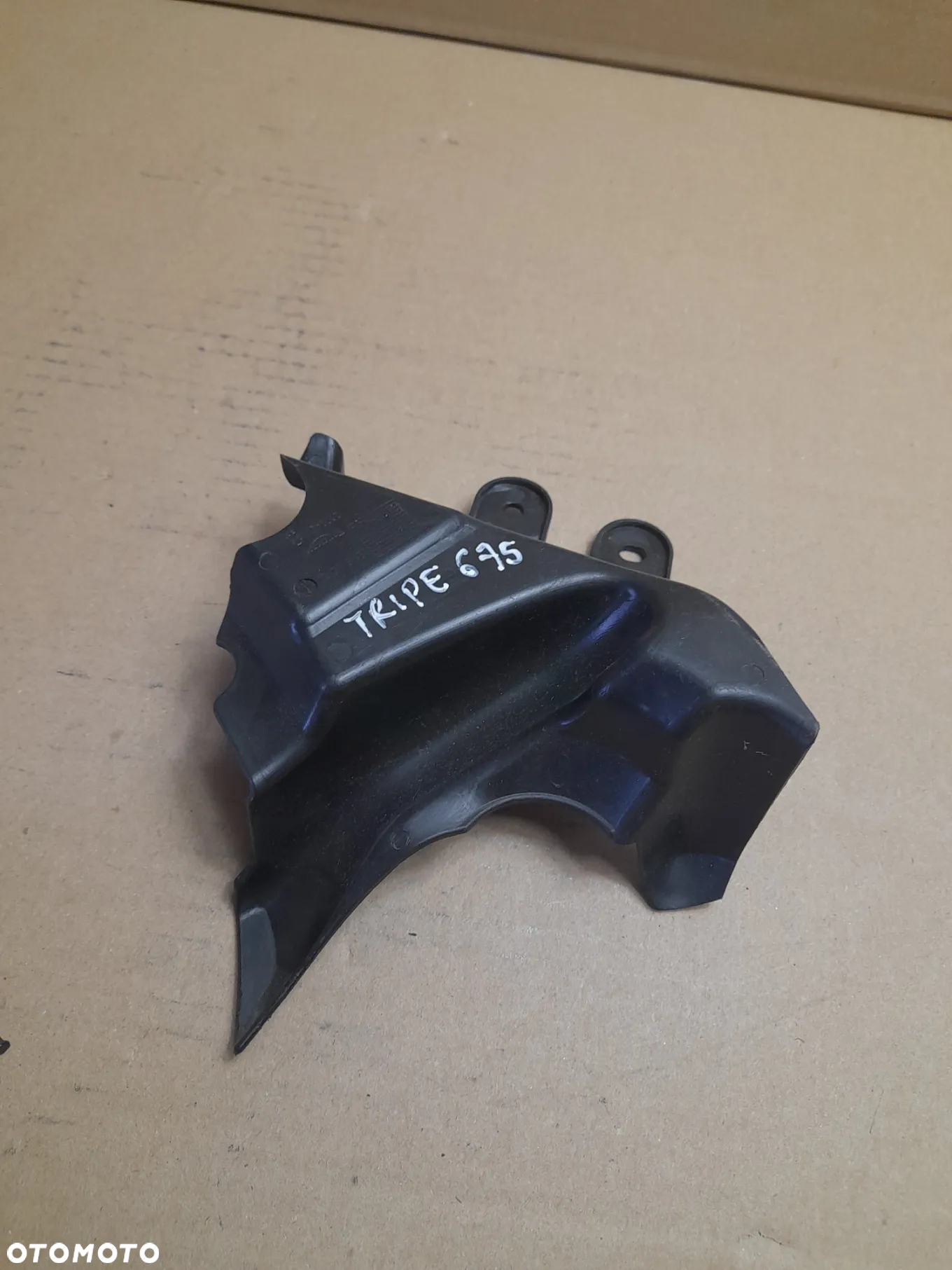 TRIUMPH STREET TRIPLE R 675 Osłona silnika 2308421 - 4