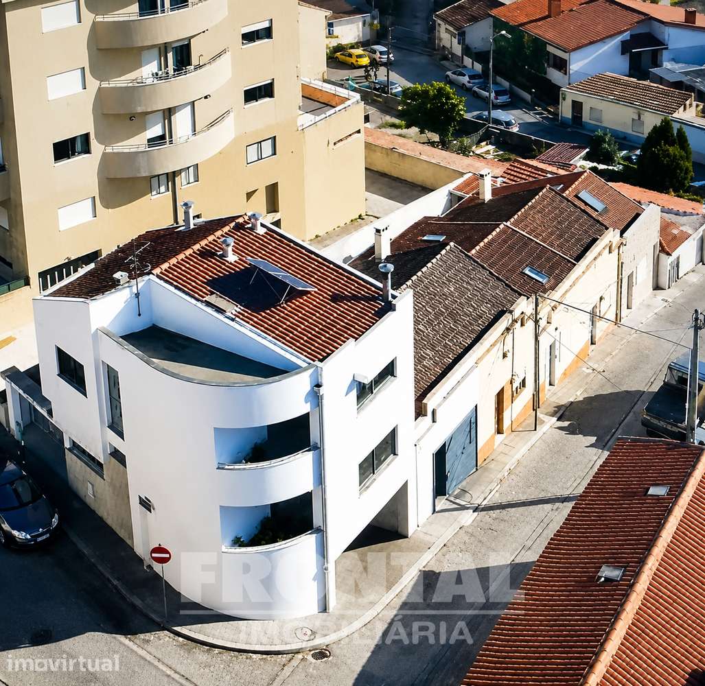 Moradia T3 | Conforto Habitacional e Excelente Localização - Grande imagem: 2/25