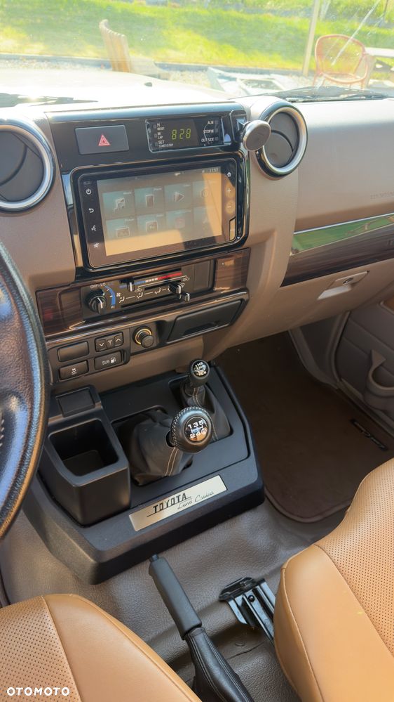 Toyota Land Cruiser - 11
