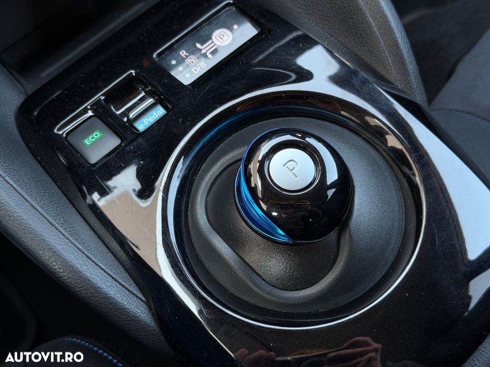 Nissan LEAF 40 kWh N-Connecta - 8