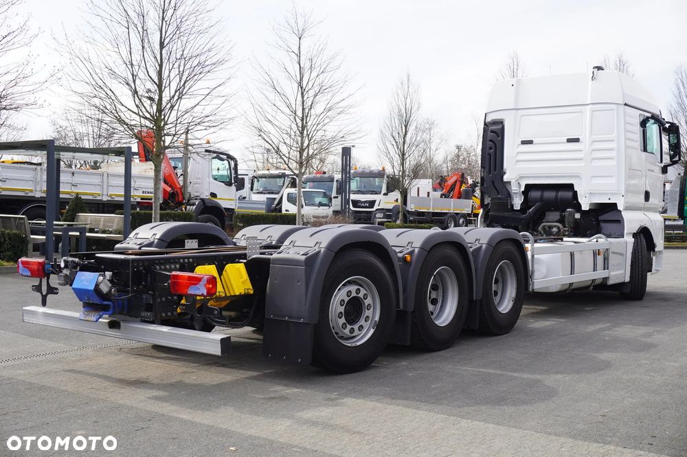 MAN TGX 35.580 8x4-4 / rama 830 cm / oś skrętna / 260 tys. km - 7