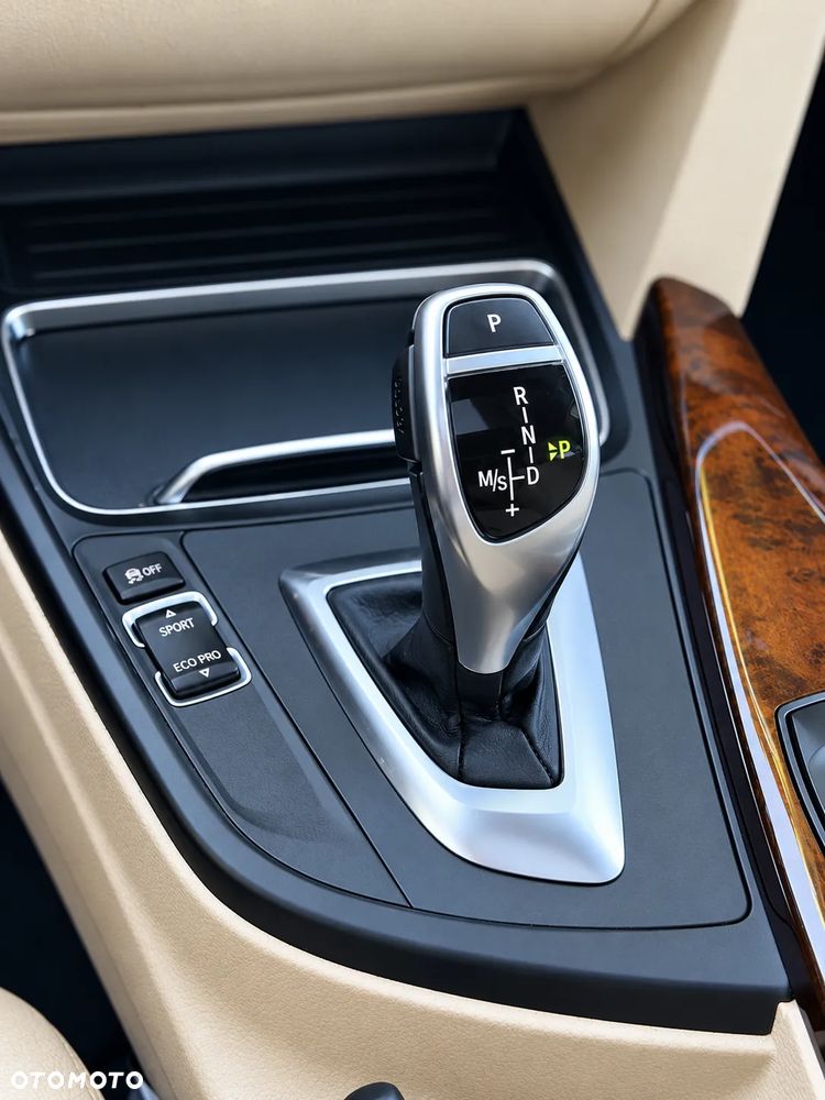 BMW Seria 3 330i Luxury Line sport - 12