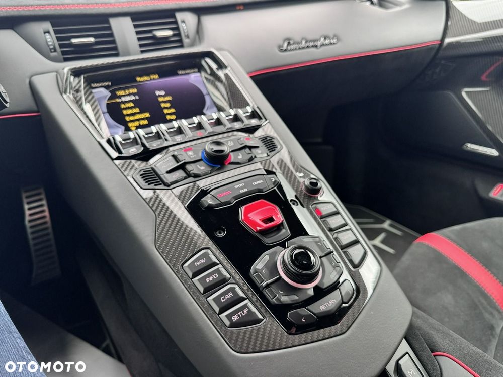 Lamborghini Aventador - 25